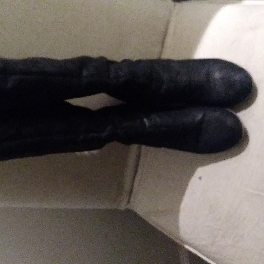 6.5 FERGIE LEATHER KNEE HIGH BOOTS